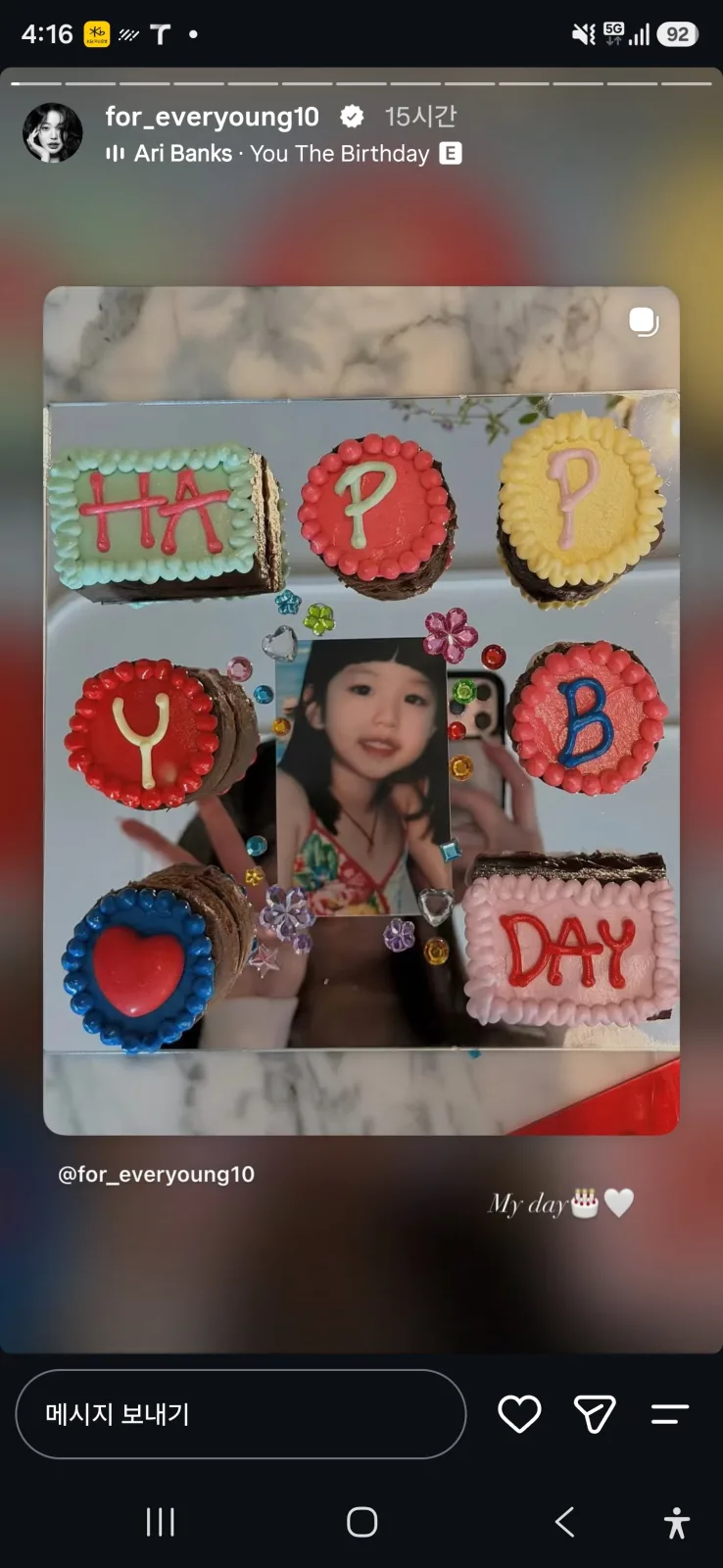 장원영 스토리에 올라온 알파벳 케이크 여섯 개와 어린 시절 사진