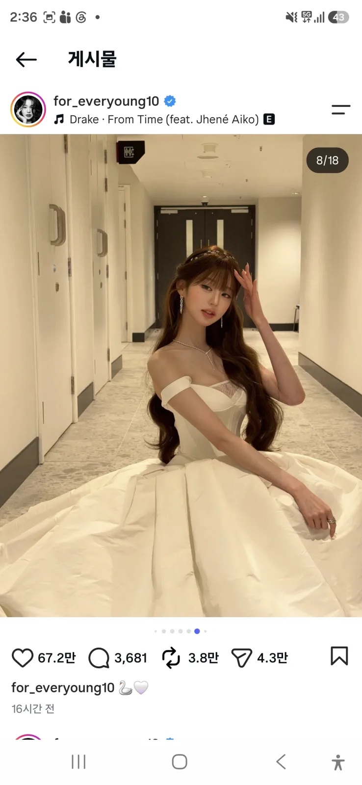 장원영 백스테이지 복도 드레스 컷, 손을 머리에 올린 포즈